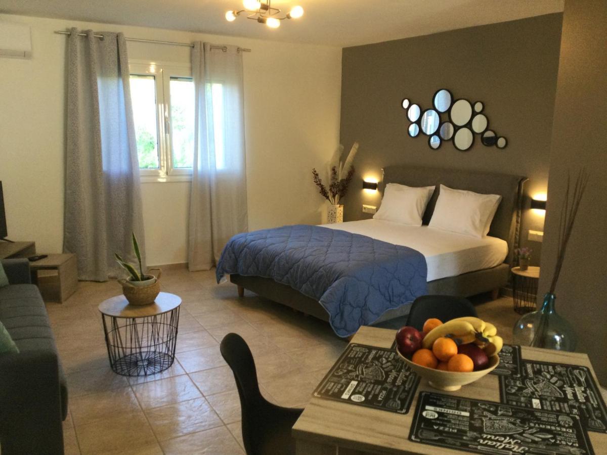 Vladimiros Apartments Barbati Buitenkant foto