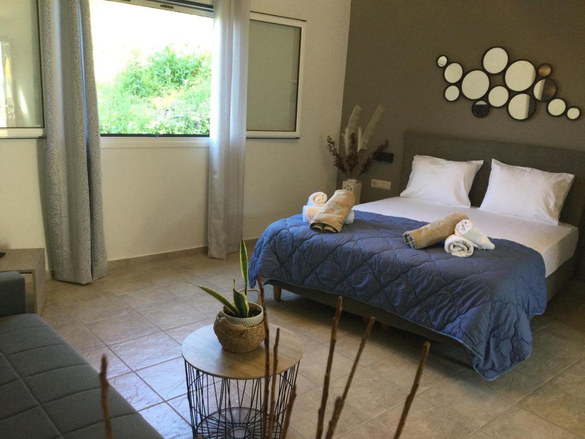 Vladimiros Apartments Barbati Buitenkant foto