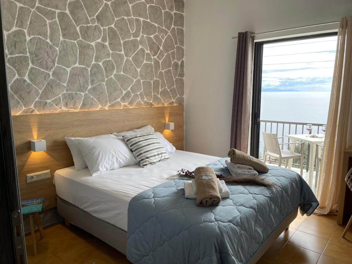 Vladimiros Apartments Barbati Buitenkant foto