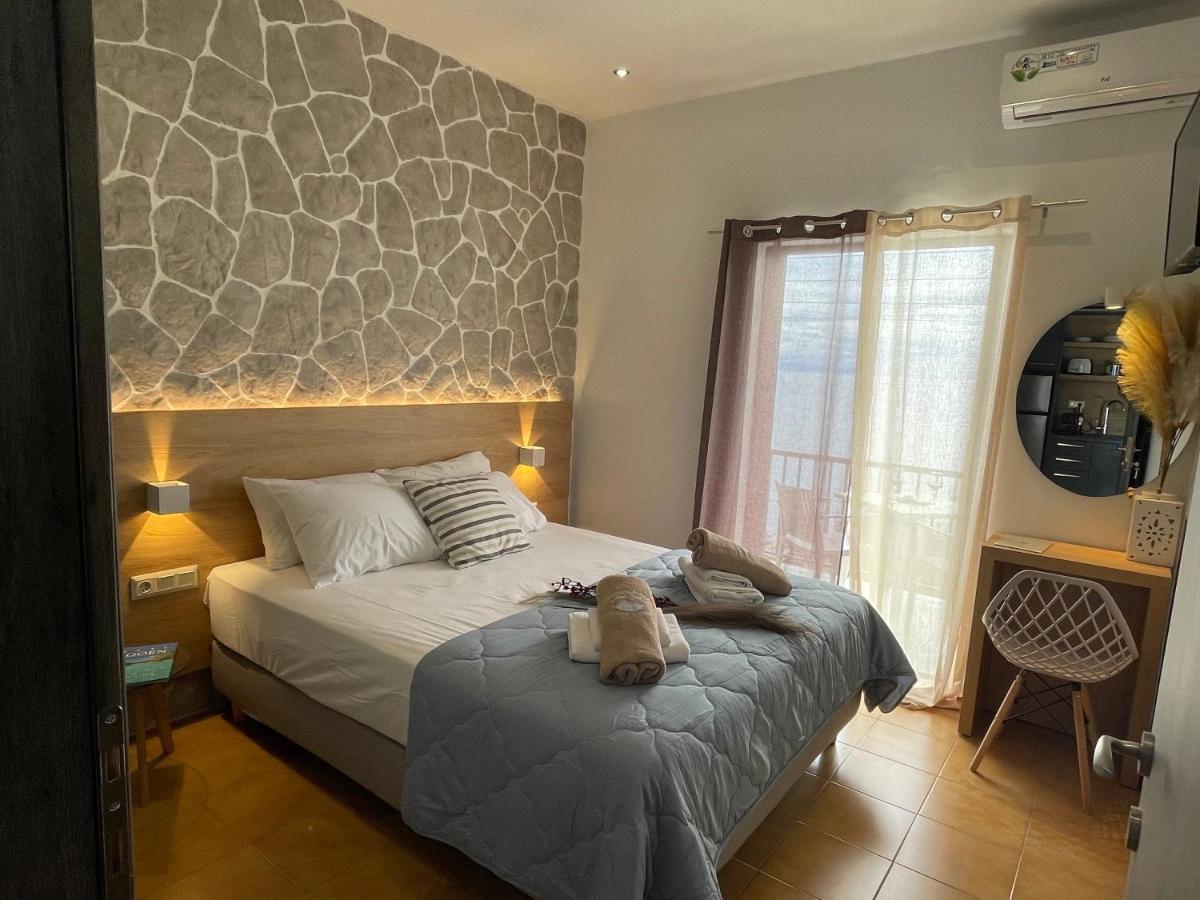 Vladimiros Apartments Barbati Buitenkant foto