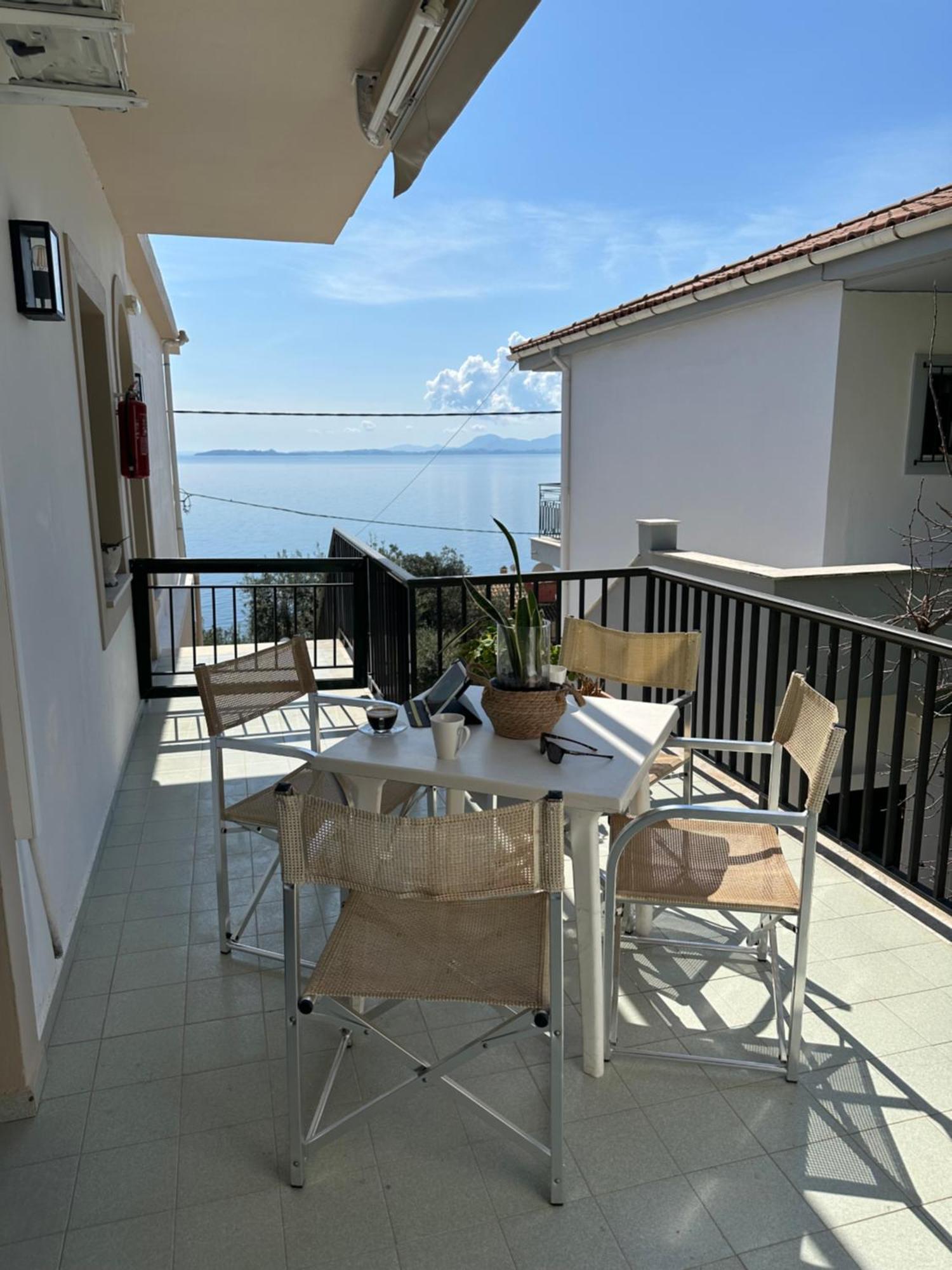 Vladimiros Apartments Barbati Buitenkant foto