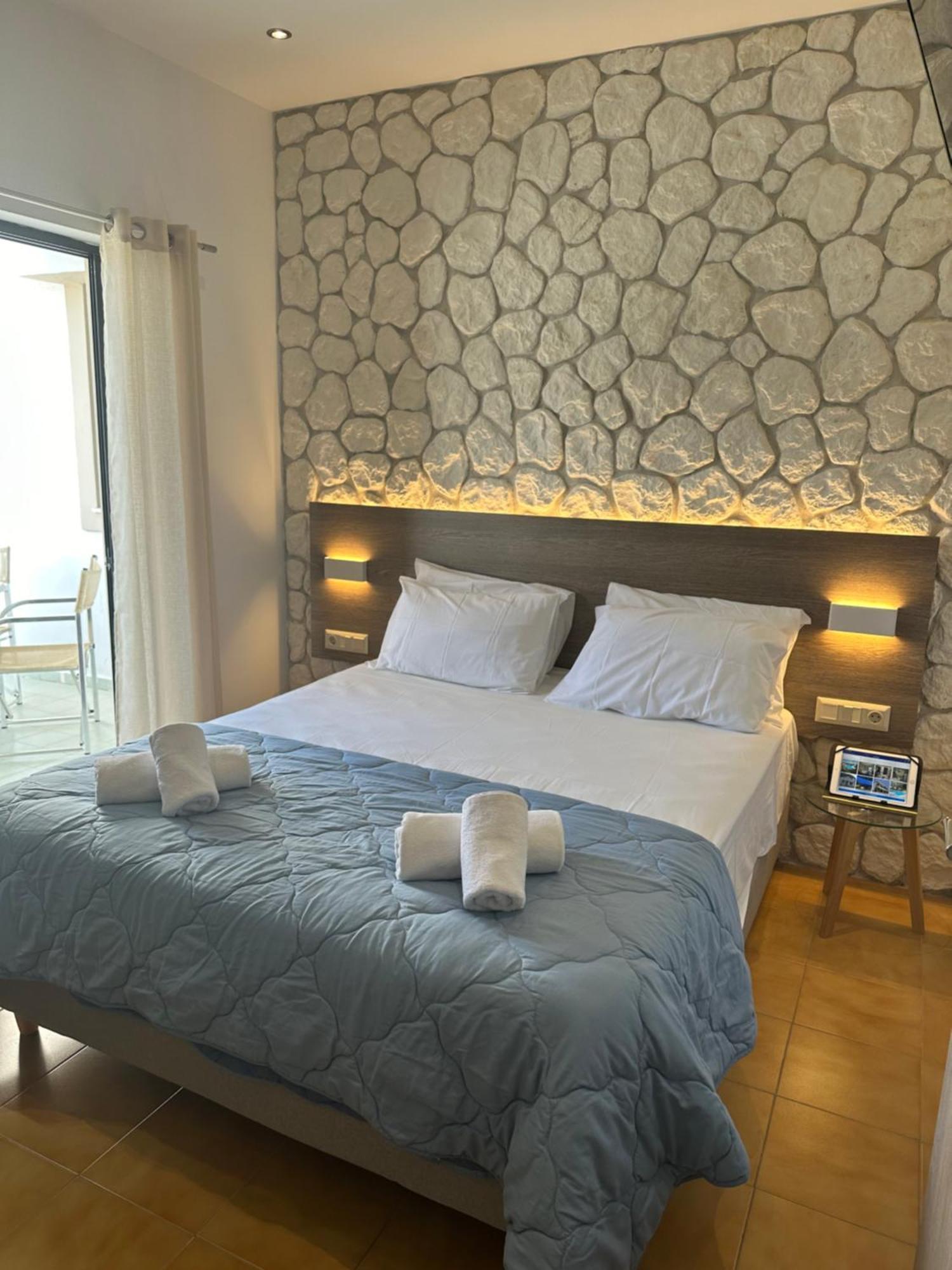 Vladimiros Apartments Barbati Buitenkant foto