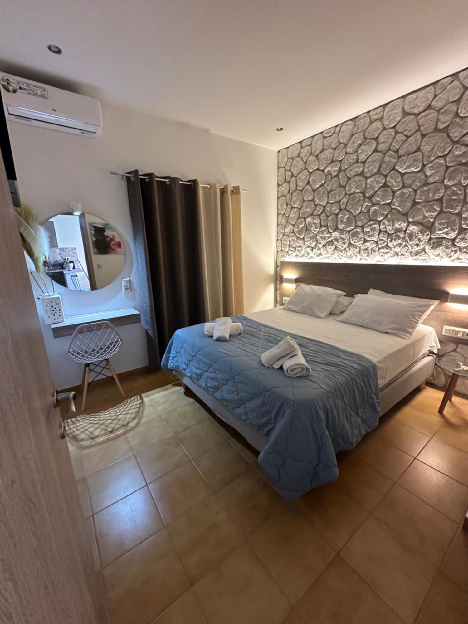 Vladimiros Apartments Barbati Buitenkant foto