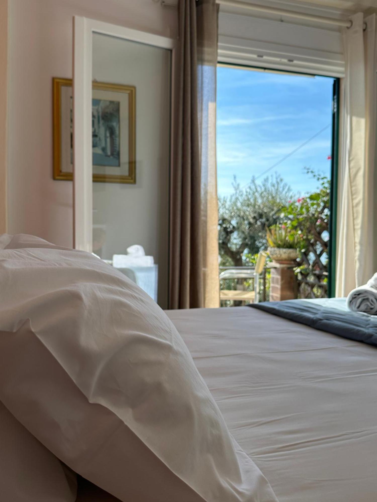 Vladimiros Apartments Barbati Buitenkant foto