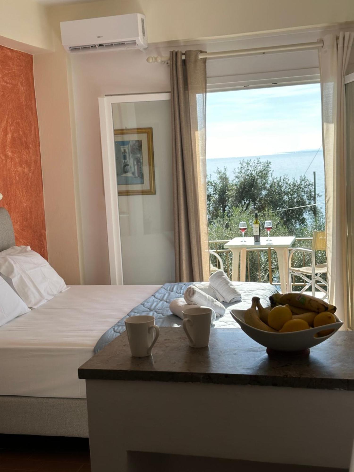 Vladimiros Apartments Barbati Buitenkant foto