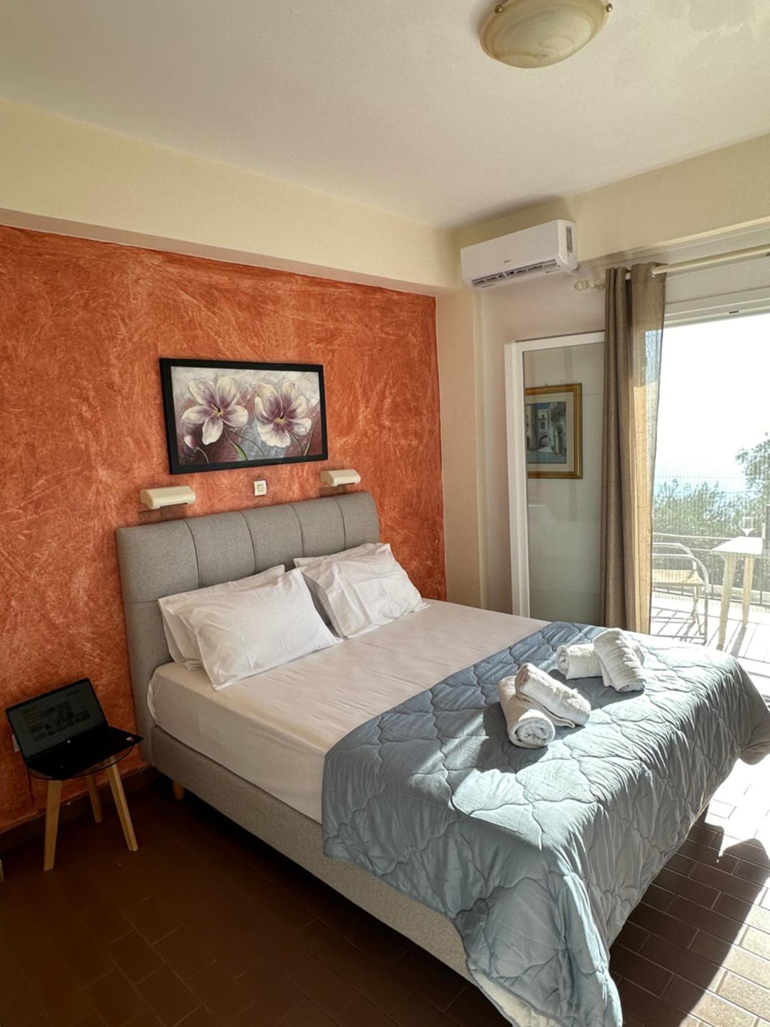 Vladimiros Apartments Barbati Buitenkant foto