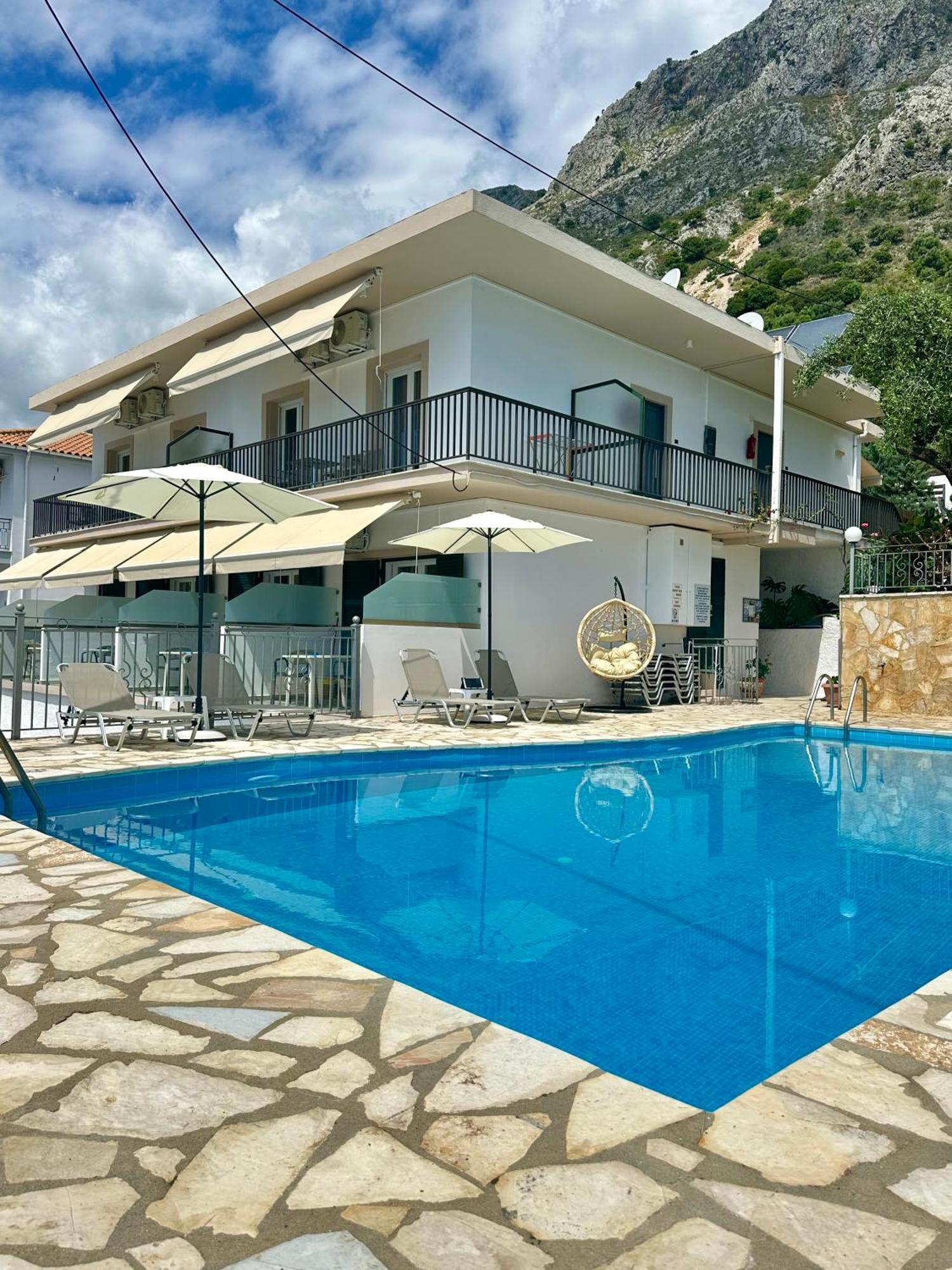 Vladimiros Apartments Barbati Buitenkant foto